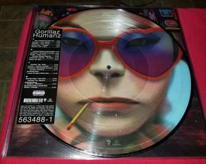 GORILLAZ - HUMANZ